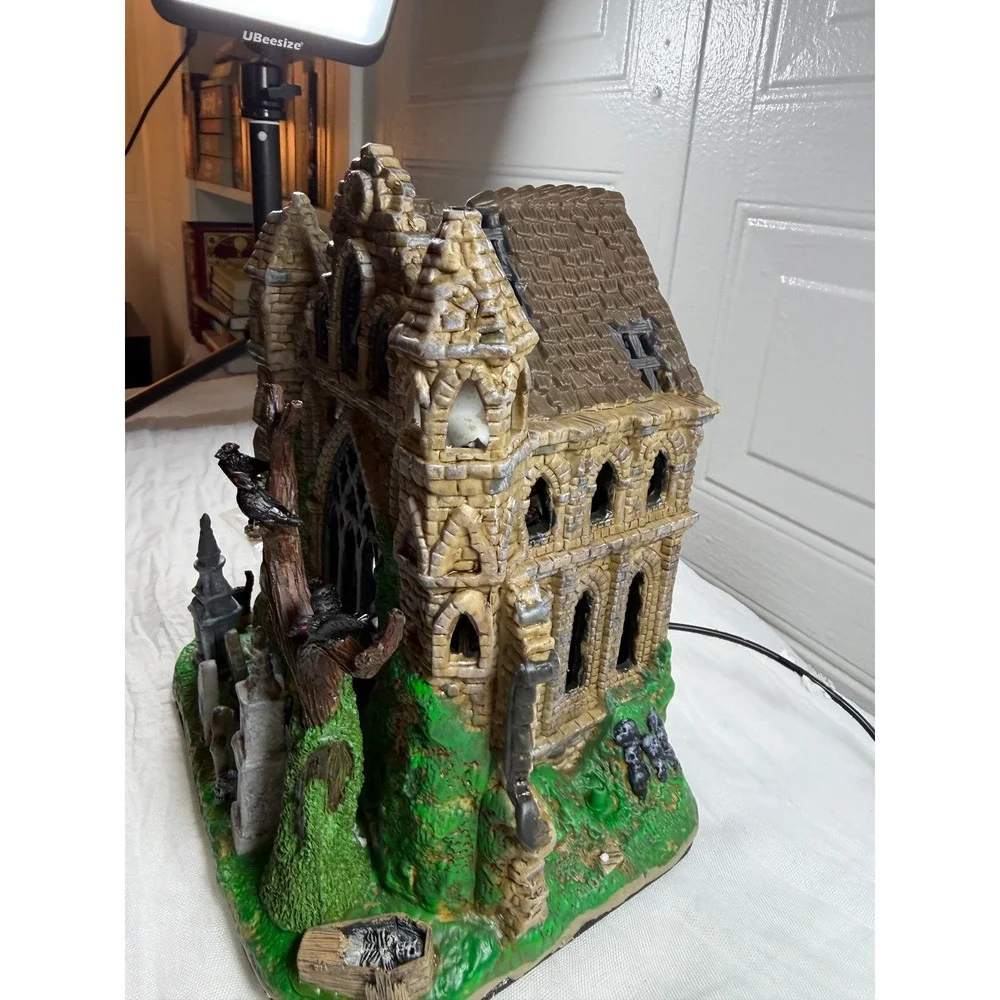 Lemax Spooky Town Gothic Ruins Halloween Village Lighted Building 65342 2006